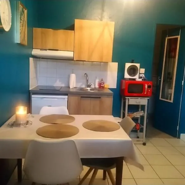 Furnished Studio Room, Residential Neighborhood, hotel din Ploemeur