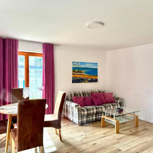 Sonnenruhe - stilvolle Ferienwohnung bei Radolfzell am Bodensee mit Balkon & Parkplatz, hotel Radolfzell am Bodenseeben