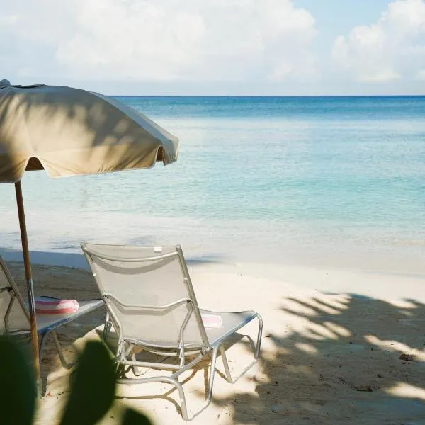 Hampton by Hilton Grand Cayman Seven Mile Beach, hotell i George Town