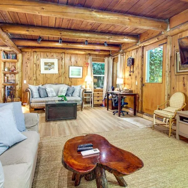 Hike to the Coast! Log Cabin on 5 Acres in Bandon, hotel a Bandon