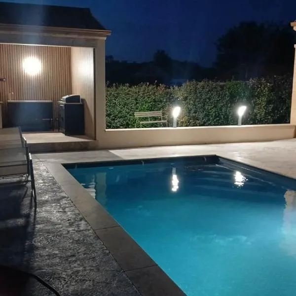 Villa Sarlat, piscine chauffée et au sel、サルラ・ラ・カネダのホテル