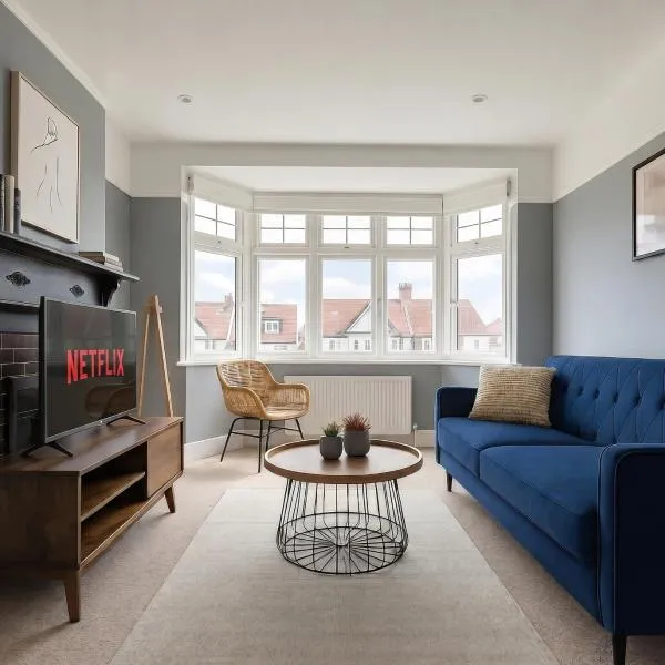 Elegant & Modern Flat in Wimbledon, хотел в Рейнс Парк