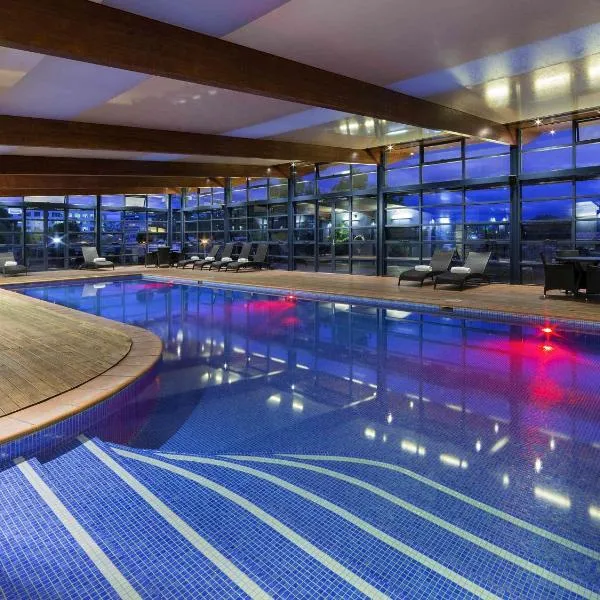 Novotel Canberra, отель в Канберре