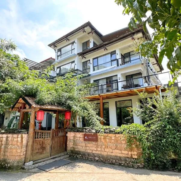 Yangshuo Shui Mo Ju courtyard-Yangshuo Raiway St'ation free pick up for two nights, hotelli kohteessa Yangshuo