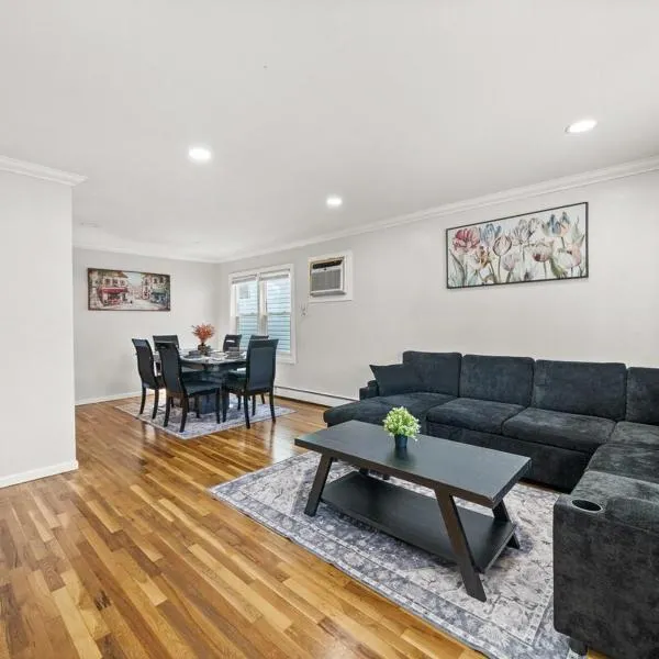 NYC & MetLife Luxury 3 bedroom Home Free Parking, khách sạn ở Bayonne