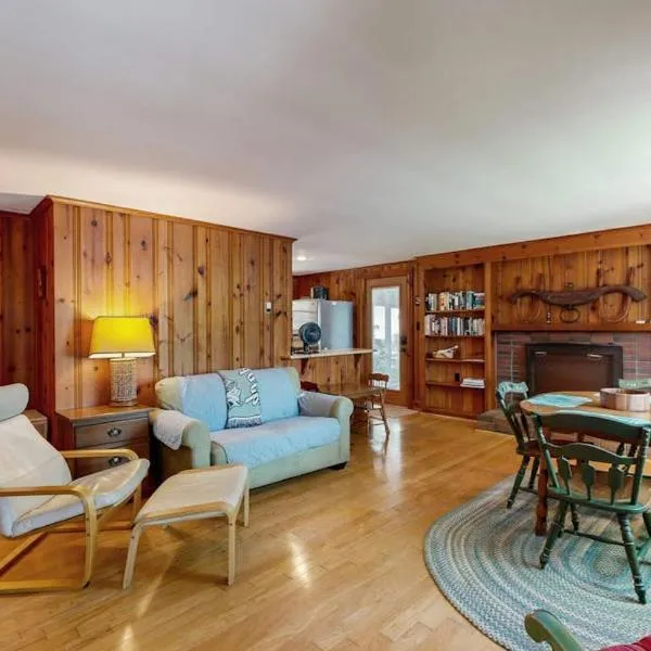 Pickerel Cove Cottage, hotel i Mashpee
