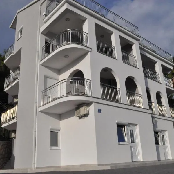 Villa Klara Apartments, hotel em Baska Voda