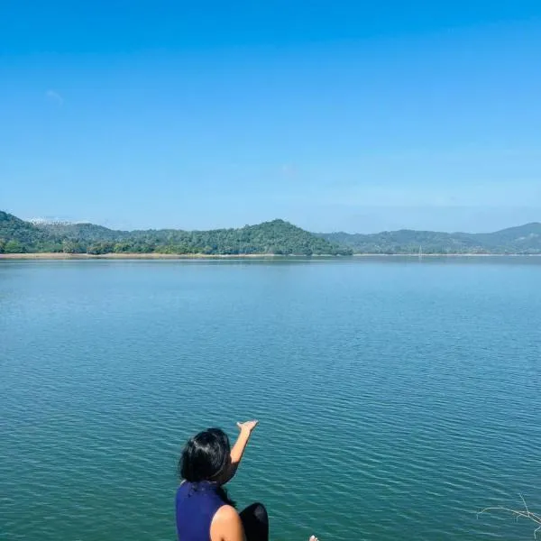 Elee Villa - Waterfront Retreat with Victoria Reservoir & Mountain Views, khách sạn ở Teldeniya