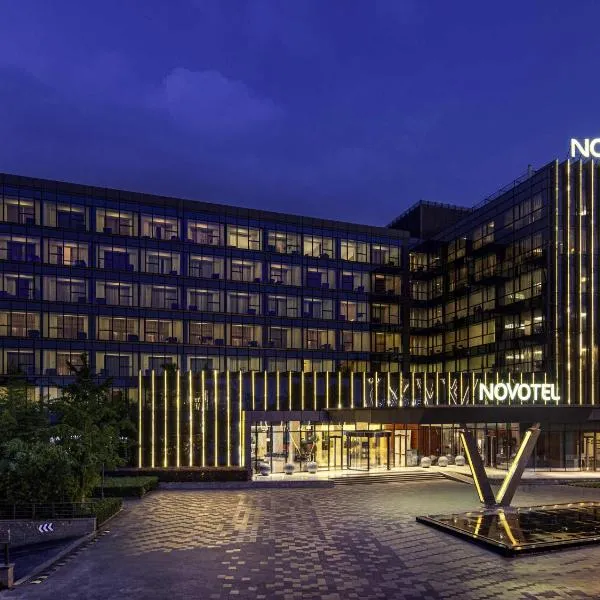 Novotel Nanjing East Suning, готель у місті Нанкін