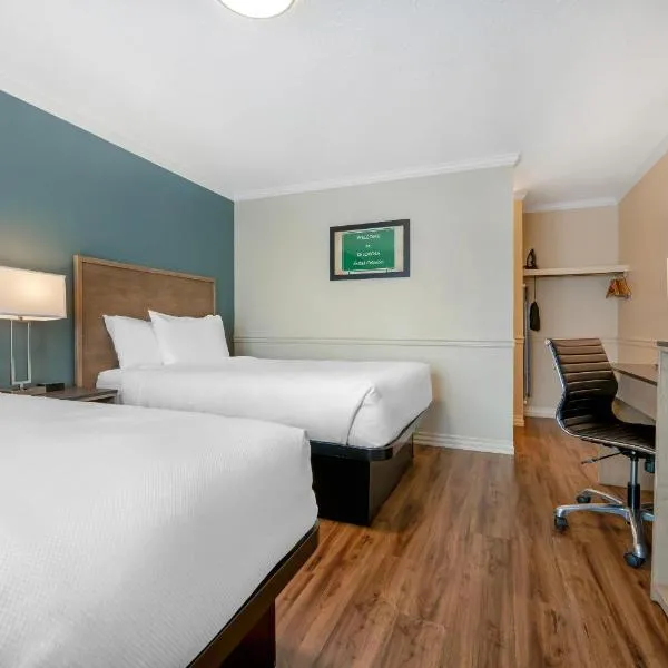 Econo Lodge Inn & Suites, hótel í Kelowna