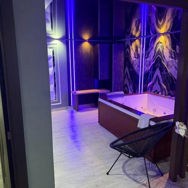 Regim Hotel Hanea jacuzzi in camera,piscina exterioara si sauna comuna: Sibiu şehrinde bir otel