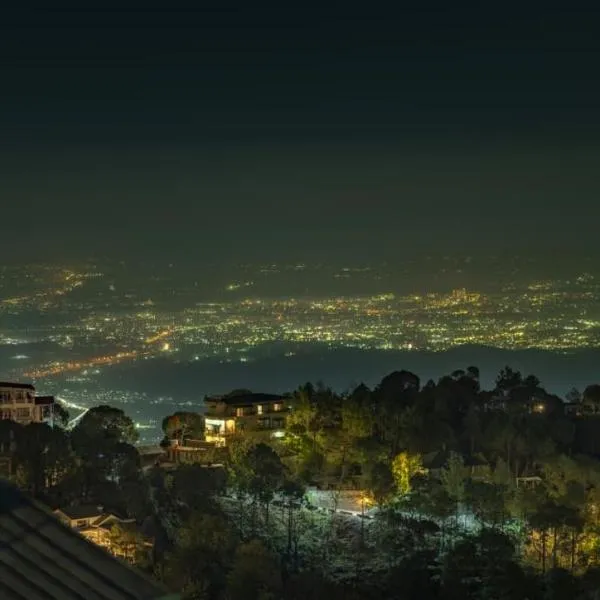 The Dew Drops Kasauli I Near Mall Road Kasauli I Sun Set View I Open Terrace I Bath Tub I Multi-Cuisine, hótel í Kasauli