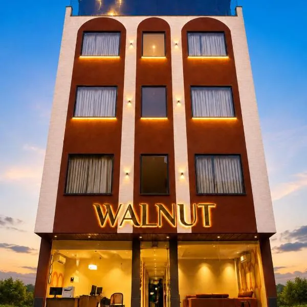 Hotel Walnut - Near Jaipur Airport, khách sạn ở Jaipur