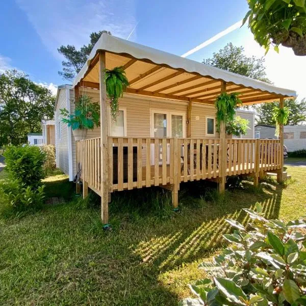 MOBIL-HOME "B30" tout confort avec piscine & lave-linge gratuit – hotel w mieście Mimizan