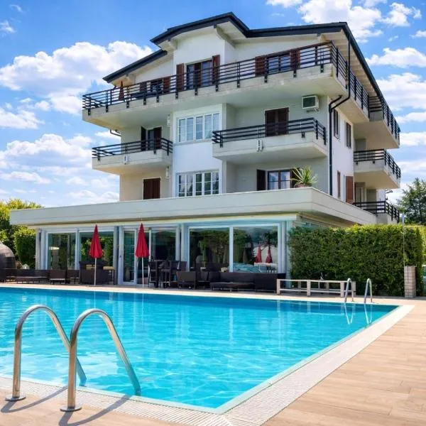 Residence Alexandra Stay, hotel in Sirmione