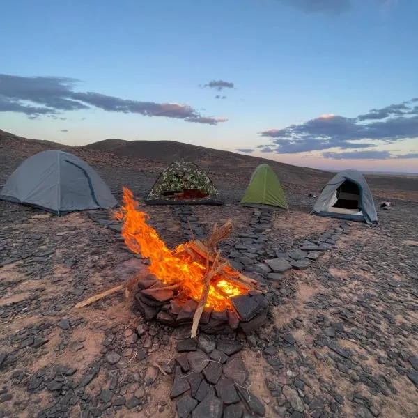 Desert mountains camping, hotelli kohteessa Merzouga