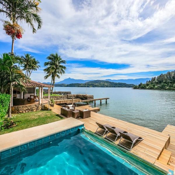 Casa Beira-Mar com Praia Privativa e Piscina