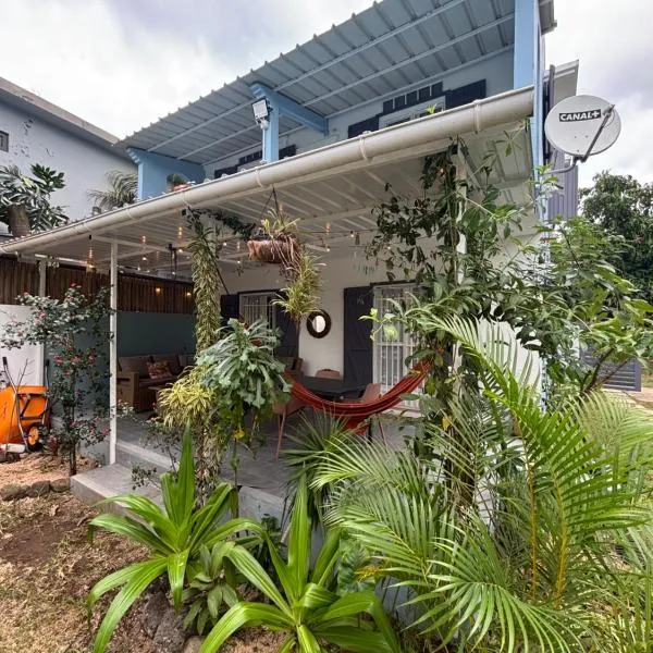 Maison avec jardin à Grand Gaube a 1 min de la plage โรงแรมในกรองด์โกล์บ