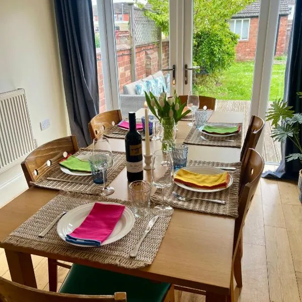 Spacious Victorian townhouse with Cathedral views, hotel in Lincoln