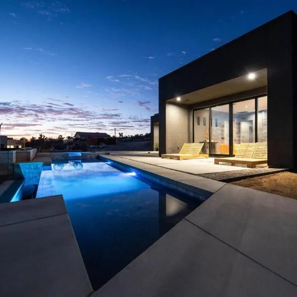 Black Casita by Fieldtrip - Bold Villa w Pool Spa、ジョシュア・ツリーのホテル