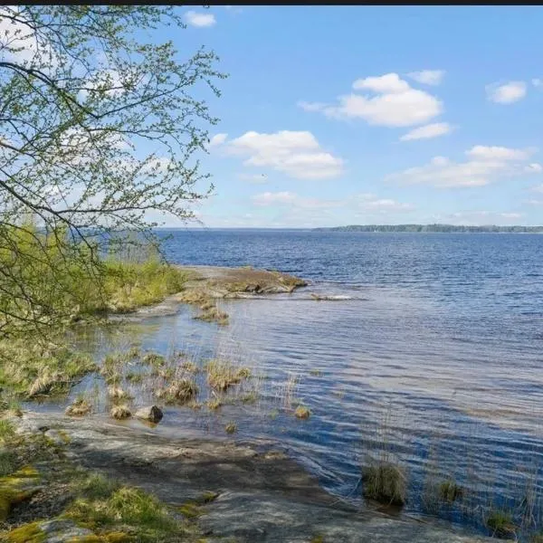 Tiny house with lake view, hotell sihtkohas Hammarö