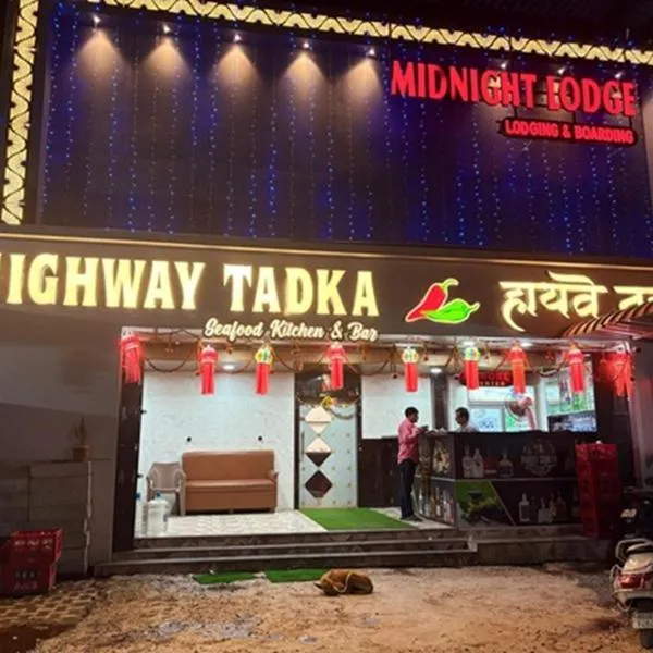 Hotel Midnight Lodging & Boarding, хотел в Панвел