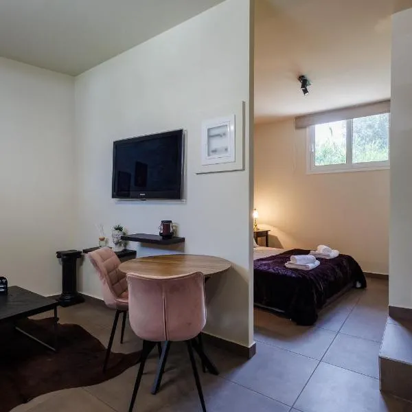 Olive and Sea Suites, hotel di Kalamata