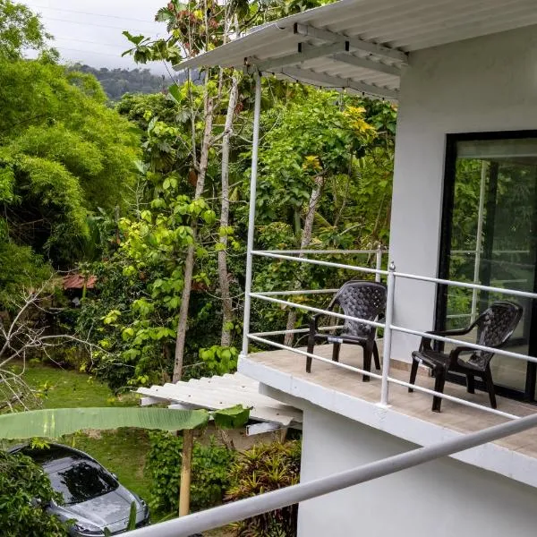 Hostal y Camping Villa Guadua Tayrona, hotel in Santa Marta