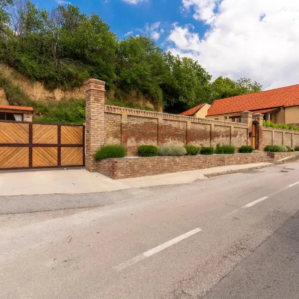 Bogdanović Winery Apartman, хотел в Илок