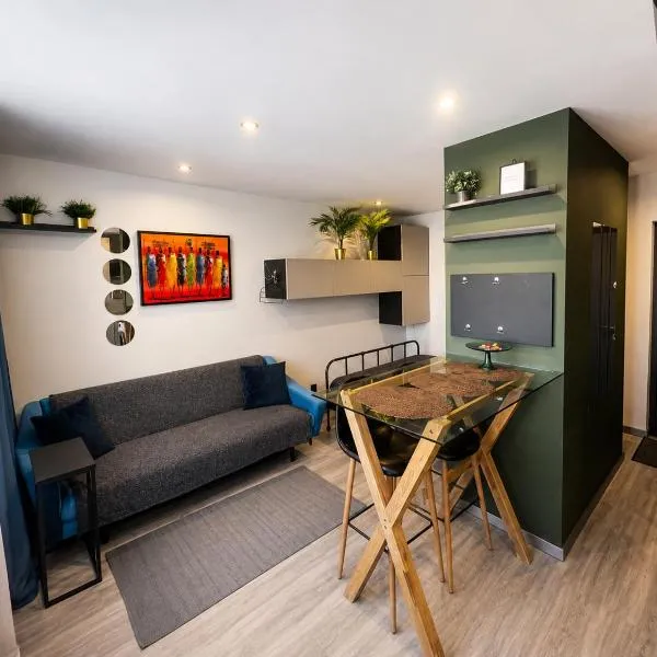 Premium Spotless Studio in the Heart of Piņķi, Quiet, Free Parking, hotel en Piņķi