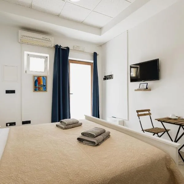 RIO - nice room, near the sea and park, hotel in Novigrad Istria