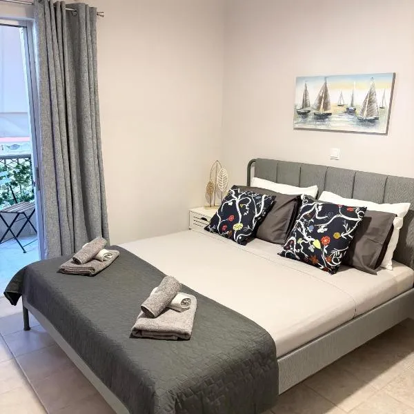 Cozy Apartment with Mountain View, hotell i Loutraki
