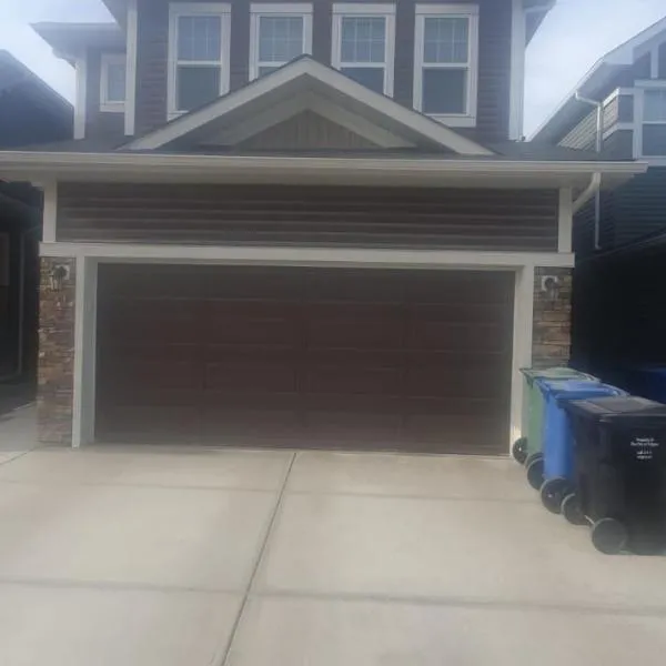 Cozy New 2BR Suite Retreat, hotell i Calgary