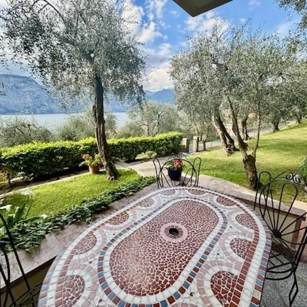 Garden Apartment with lake view, hotel in Brenzone sul Garda