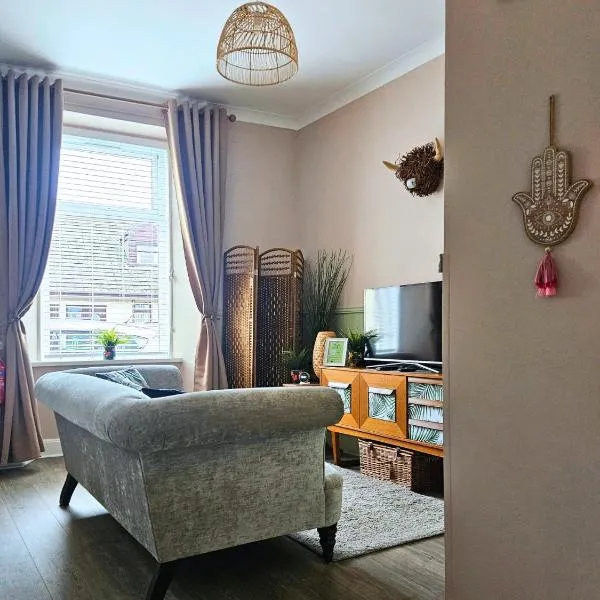 The Ferns - Modern Apartment With Parking & Shared Garden, hotel en Darvel