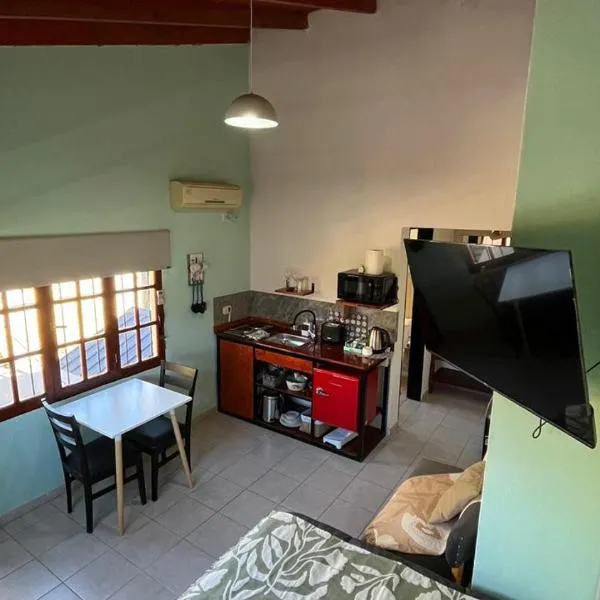 Monoambiente urbano y moderno โรงแรมในเนวเก็น
