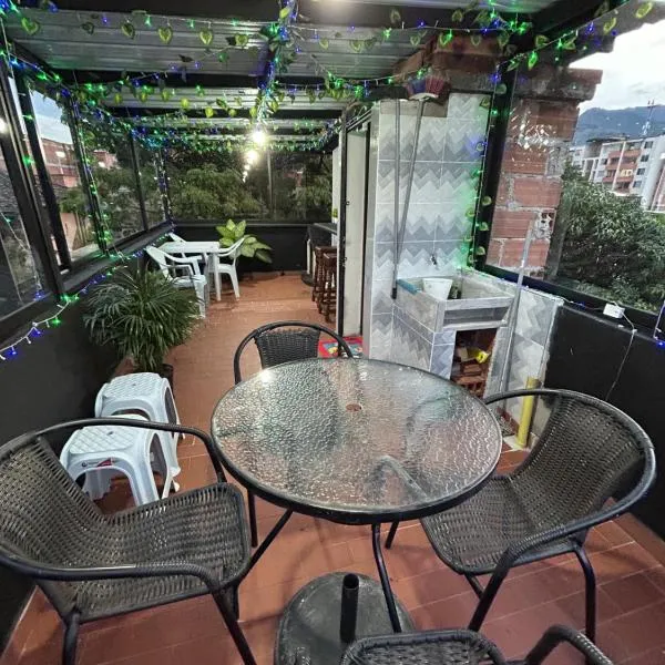 Cómoda y Amplia Casa, Ideal Para Grupos, Muy Cerca Del Estadio, Barrio La América, hotel din Medellín