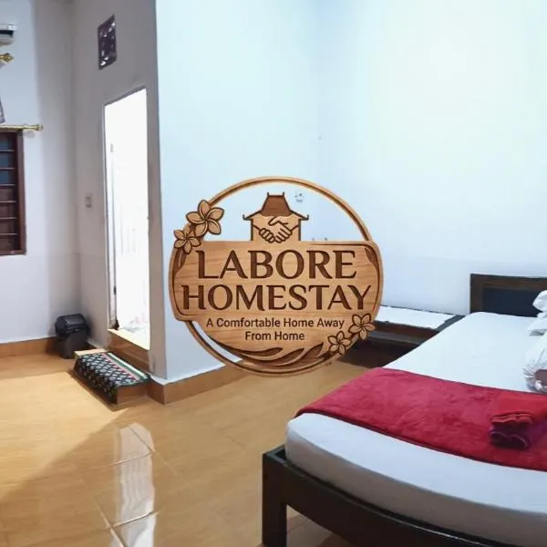 Labore Homestay, hotel en Waha