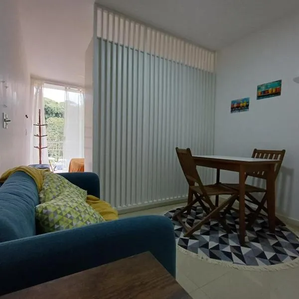 Loft com varanda e estacionamento interno Cônego, hotel in Nova Friburgo