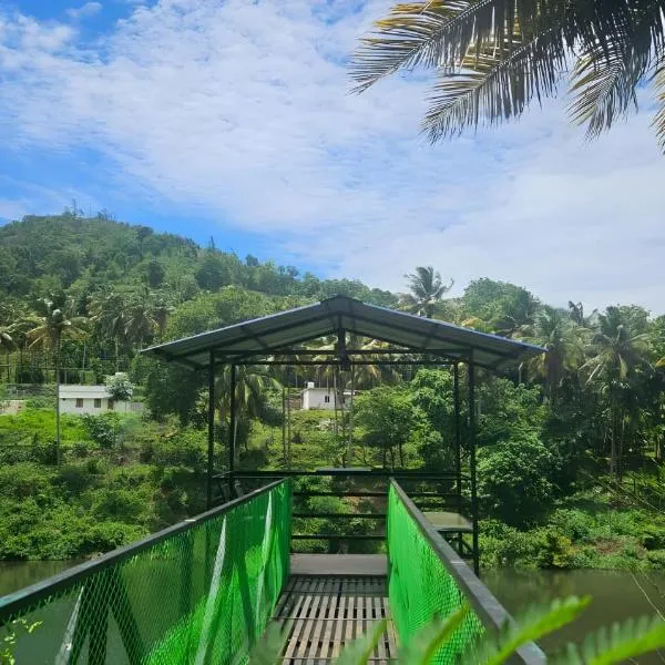 Adan Paradise Riverview Homestay, hotel v destinácii Attappādi