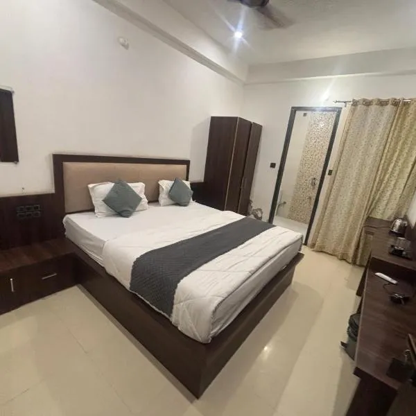 Hotel Narayan free Parking & Near Toran Dwar, hotel v destinácii Khātu
