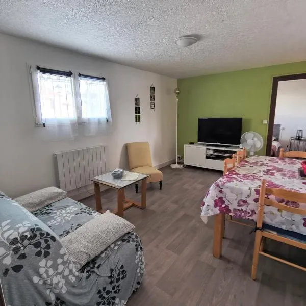 Logement entier proche des plages de Sud Vendée, hotel in Saint-Michel-en-lʼHerm