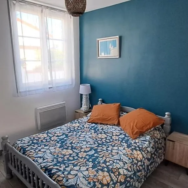 Maison pour 2 à 4 personnes avec jardin proche de la plage et des commerces ROYAN, hotel a Royan