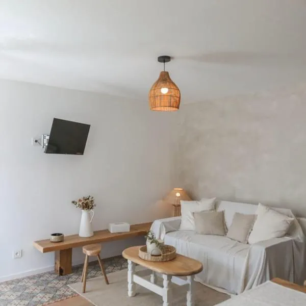 Cottage Rénové avec Terrasse privée Nature et détente, hotel in Zudausques