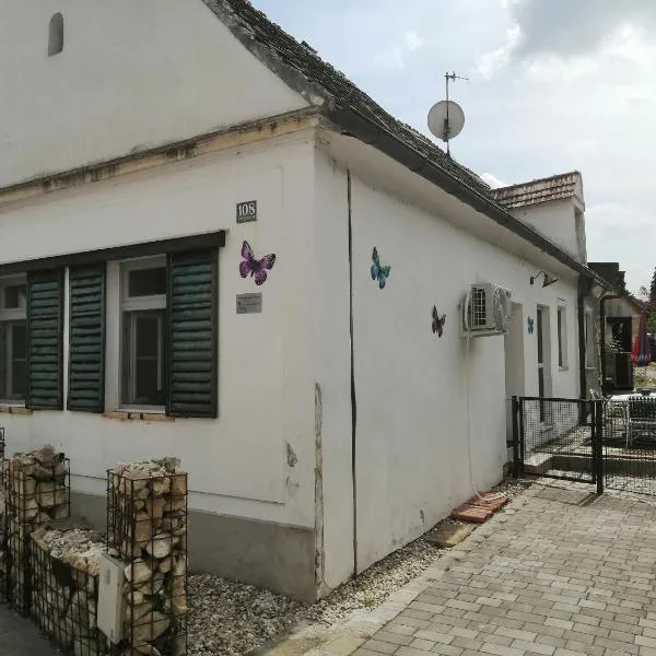 Ferienhaus Nina، فندق في سانكت مارغاريتن ام بورغنلاند