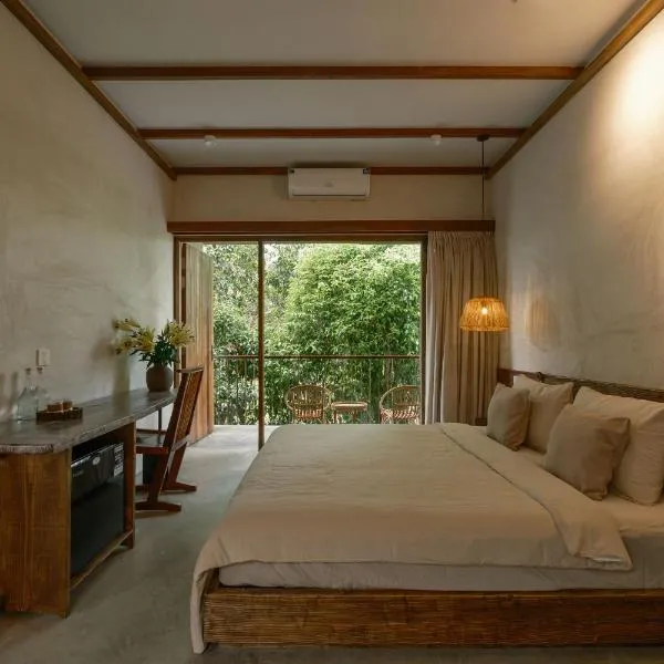 Hali Hillside Retreat, hotel i Hué