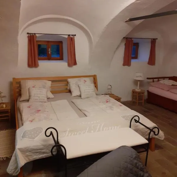 Gwölb, hotel v destinaci Frauenhofen