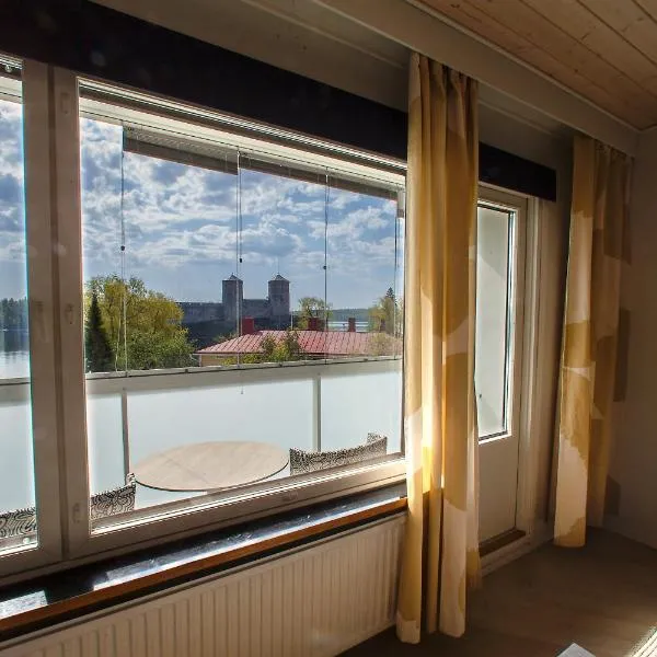 Olavinlinna Design Suite - Renovated, AC, Wifi, готель у місті Савонлінна