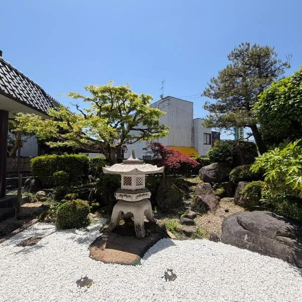 勝山恐竜博物館まで車で10分最大10名様ふとん屋の宿 悦, מלון בKatsuyama
