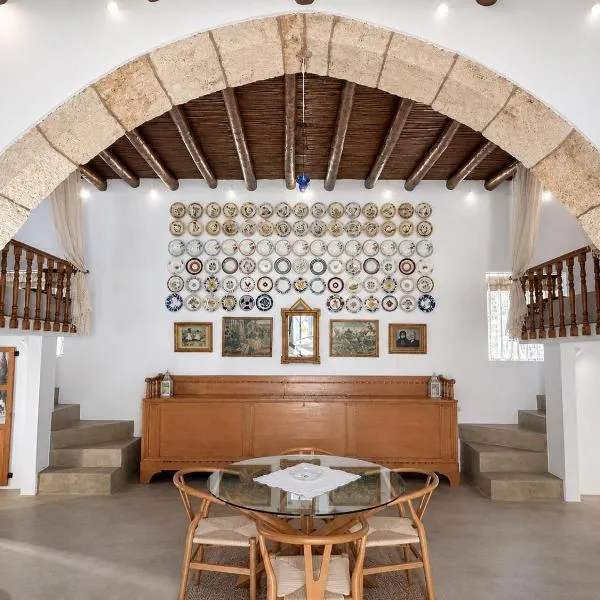 Floura's Kamariko - Authentic Rhodian Village House, hotel in Archangelos